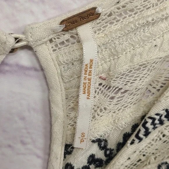 Free People Boho Cream Blouse with Puff Sleeves and Bib Collar Size Small - Picture 10 of 10